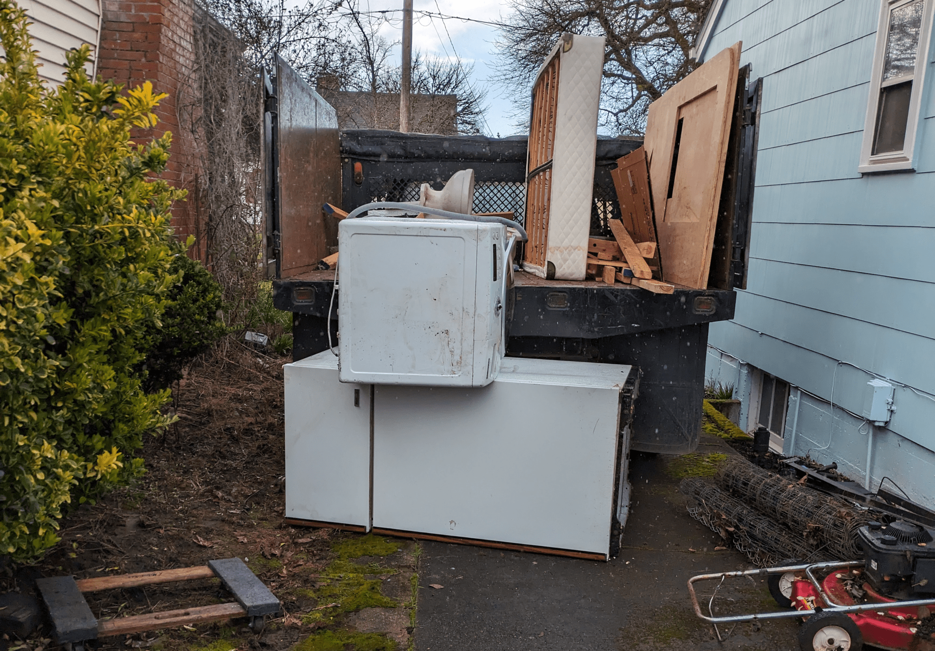 Just call Patriot Hauling in Salem or Keizer, Oregon for Appliance Removal 